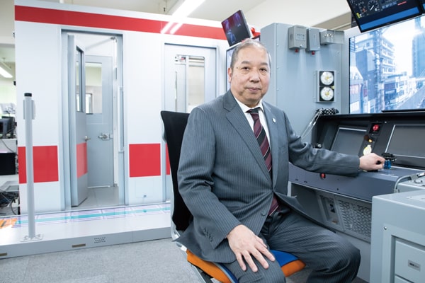 Simulator for training drivers and conductors together